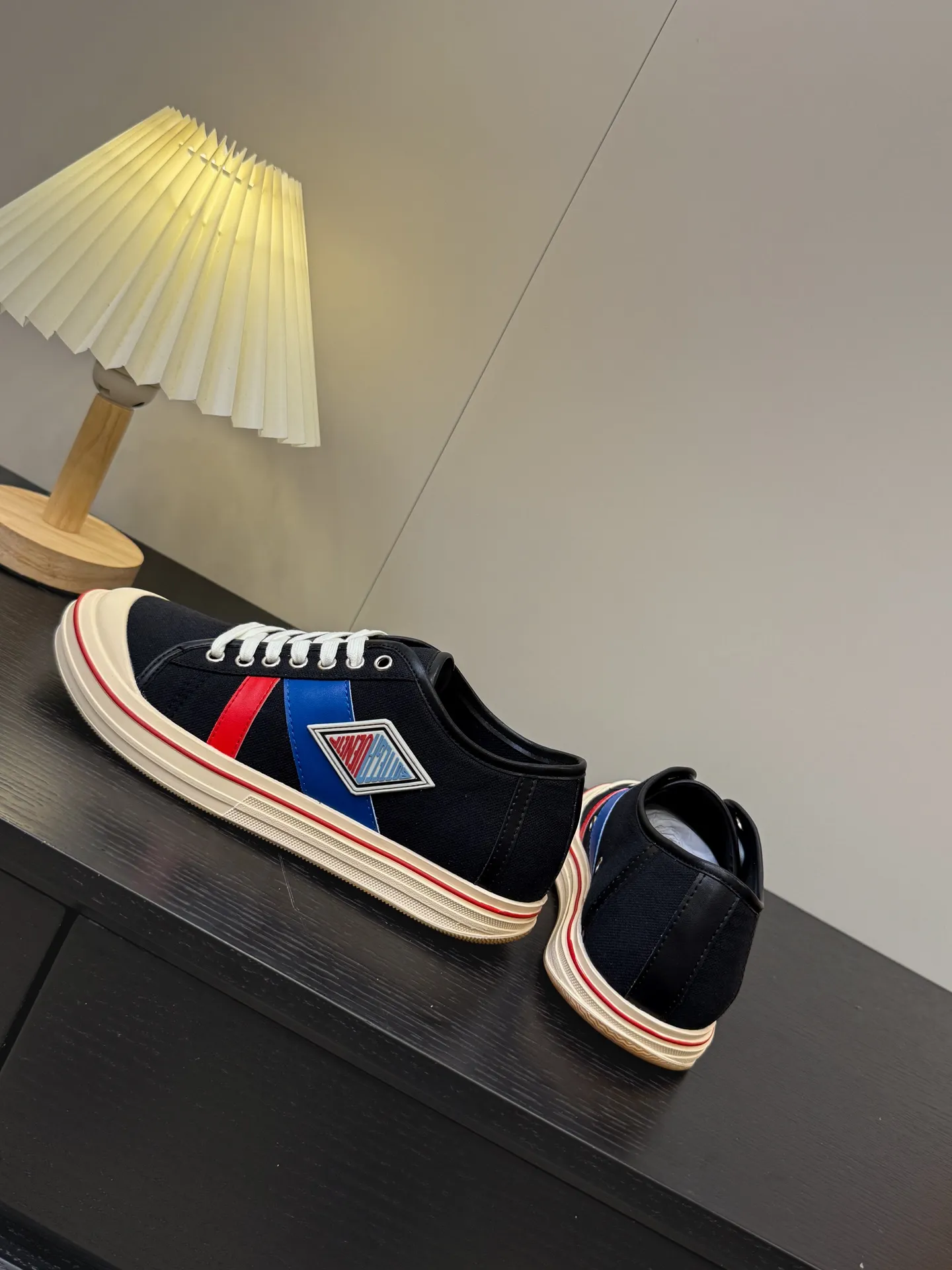 👟👟Ex-factory price 460👟👟 (Men's size +1️⃣0️⃣) BVOrbit's latest 2025 catwalk model, developed 1:1 from the original board, classic color matching elements! This is the biggest highlight of this shoe, eye-catching but not exaggerated design, super cool for daily use, super versatile whether paired with pants, sweaters or skirts, looks good no matter how you wear it, the more you look at it, the more you like it ❗️ Outsole: Original outsole color: 5 colors code number: female 35-40 male 39-44